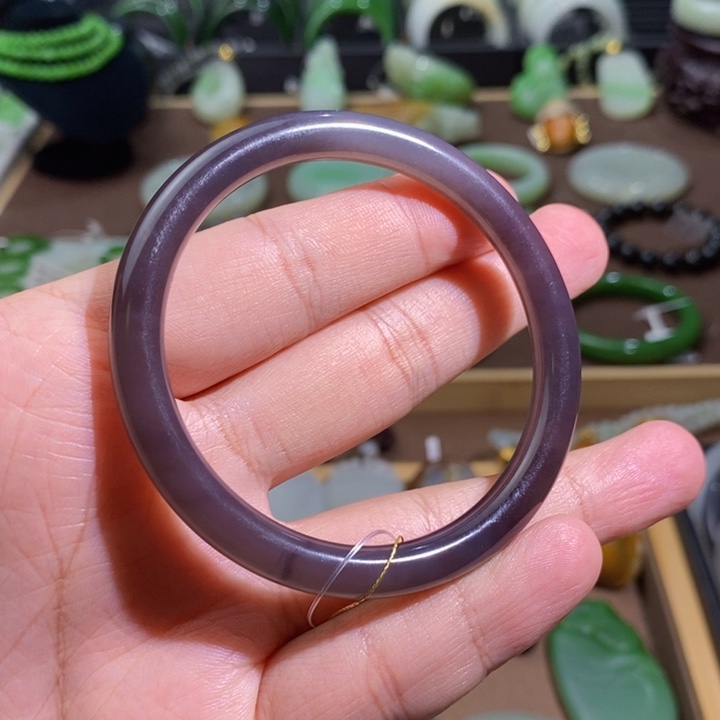 和田玉冰底紫罗兰色美人条56圈口24.2克未镶嵌