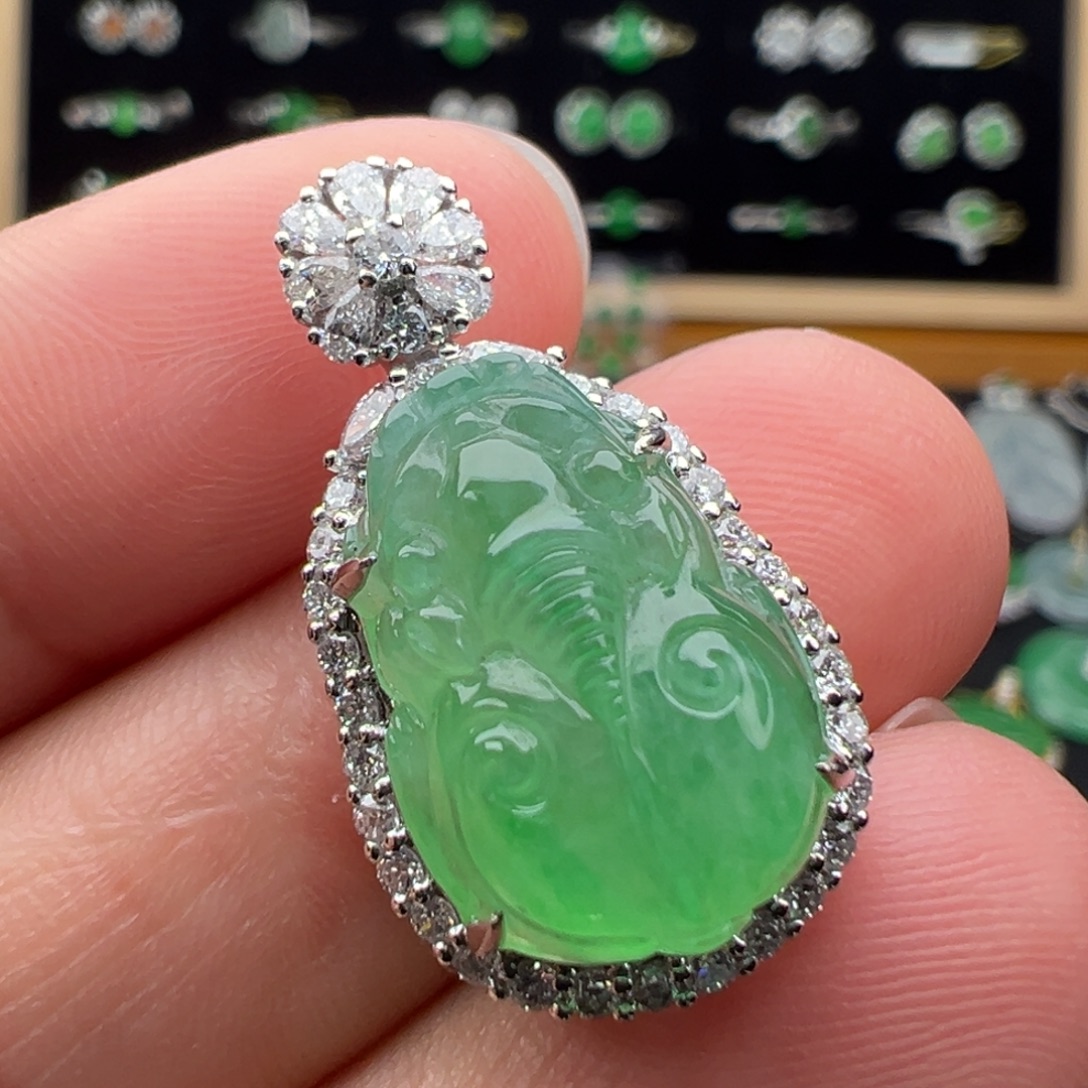 翡翠18K金镶嵌颈饰貔貅1