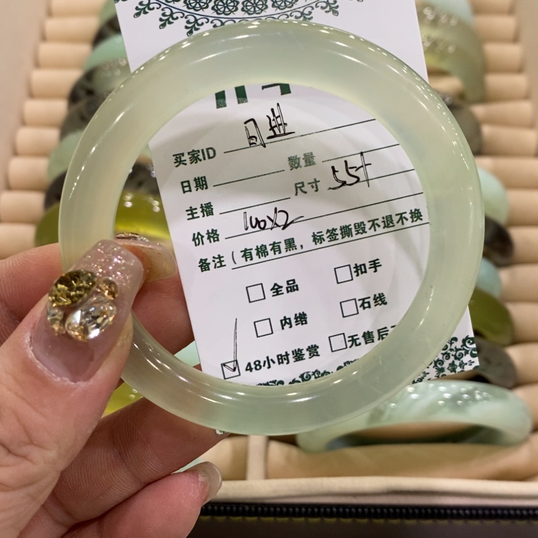 日***士蛇纹石玉未镶嵌手镯