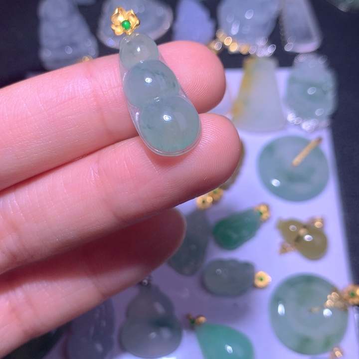 翡翠18K金镶嵌颈饰翡翠