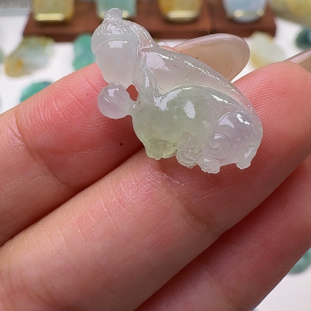 定制翡翠未镶嵌松鼠