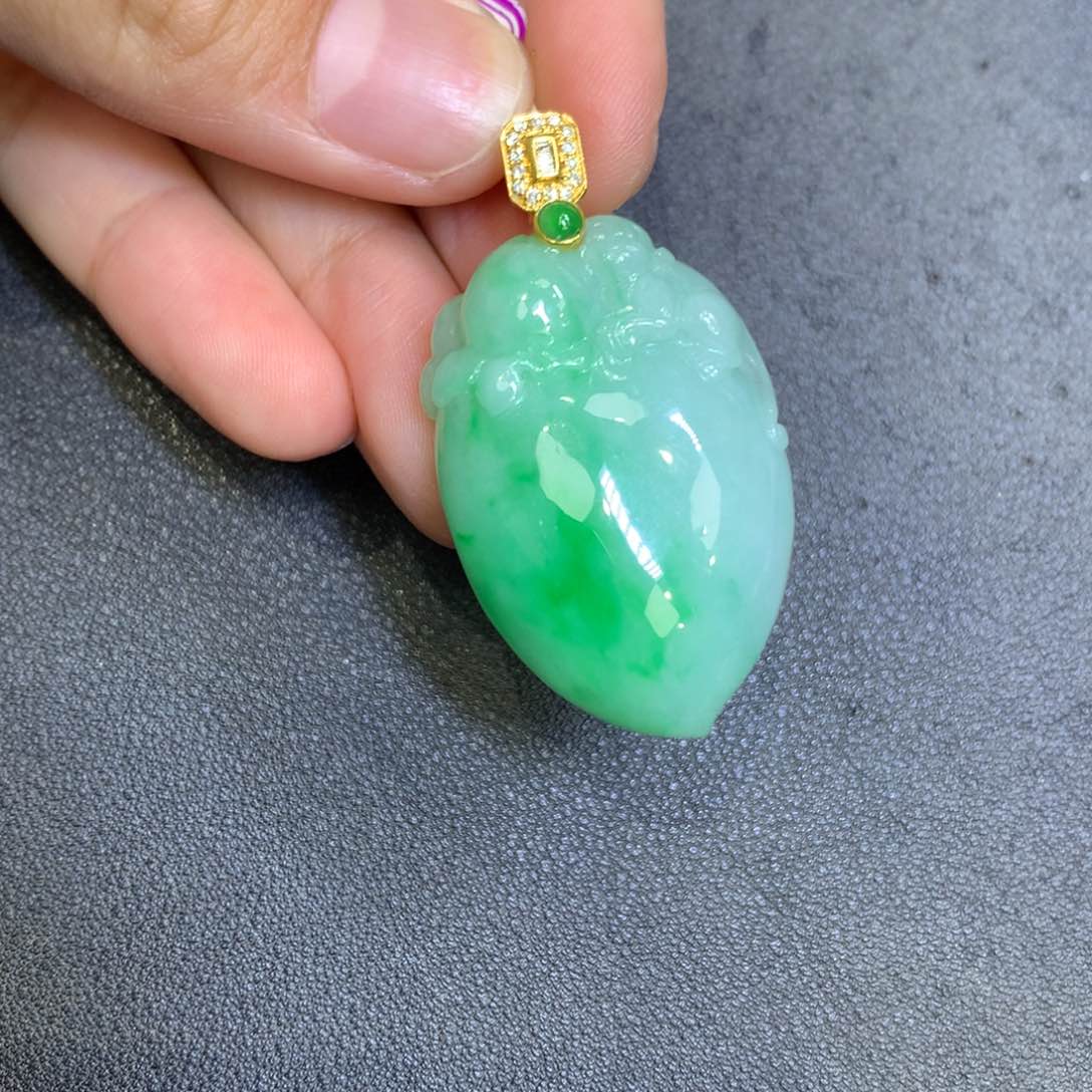 翡翠18K金镶嵌颈饰翡翠