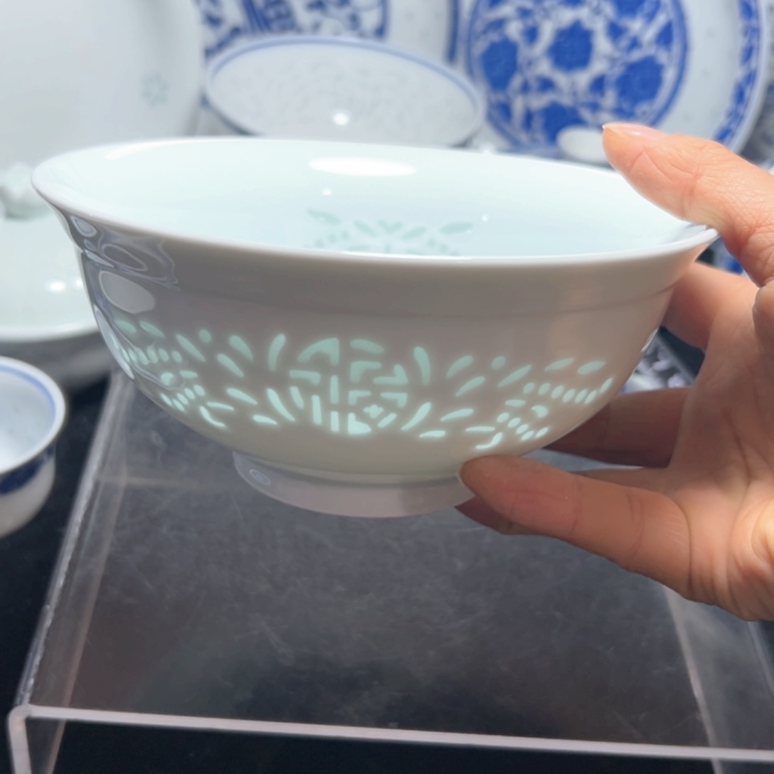 隐青釉6寸雕刻福字面碗