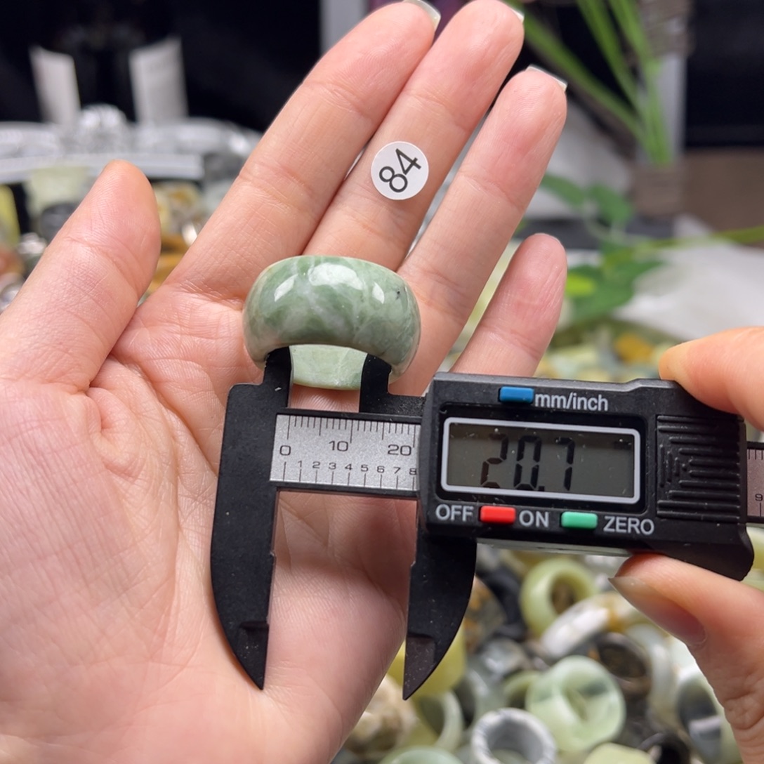 蛇纹石玉未镶嵌戒指