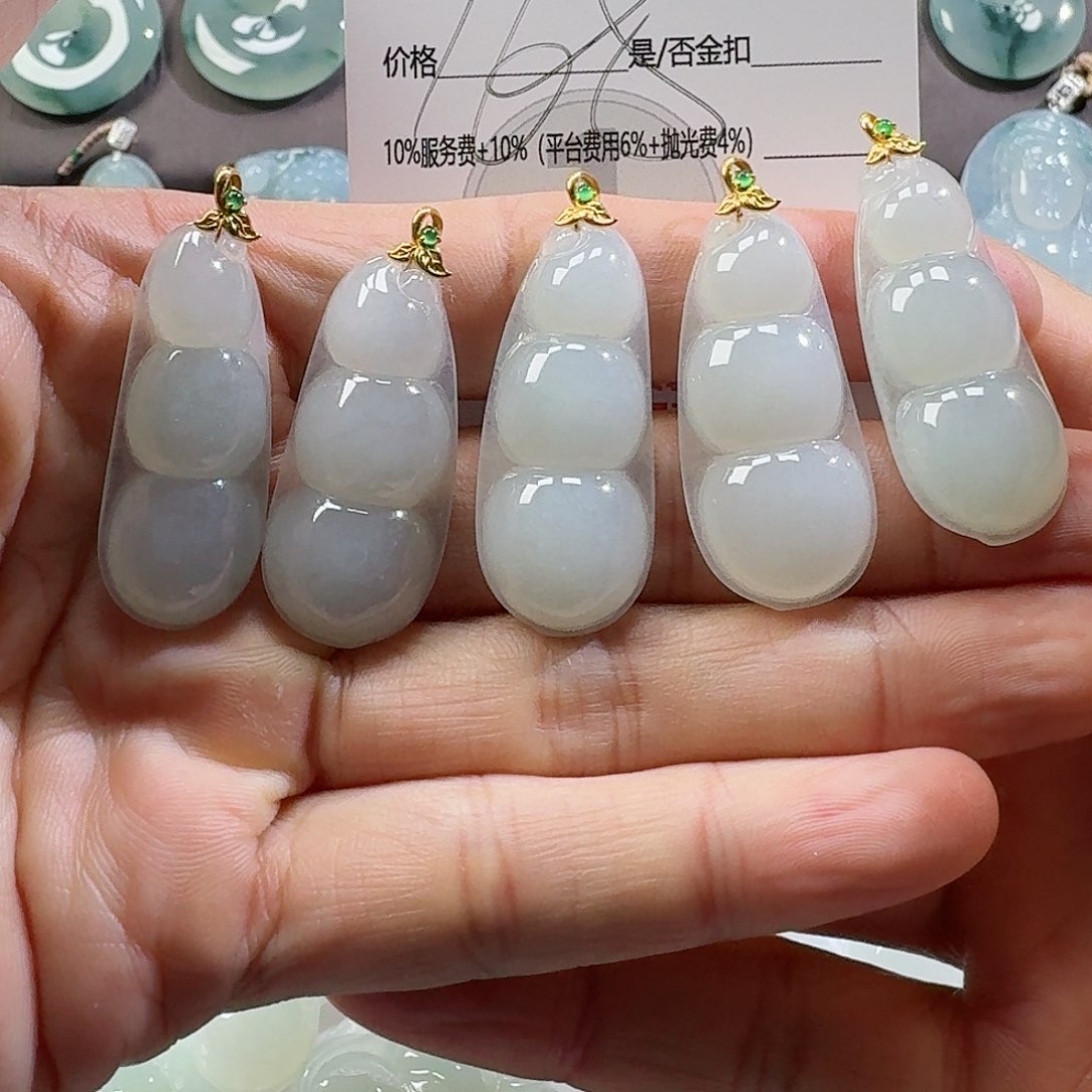 翡翠颈饰未镶嵌吊坠发其一