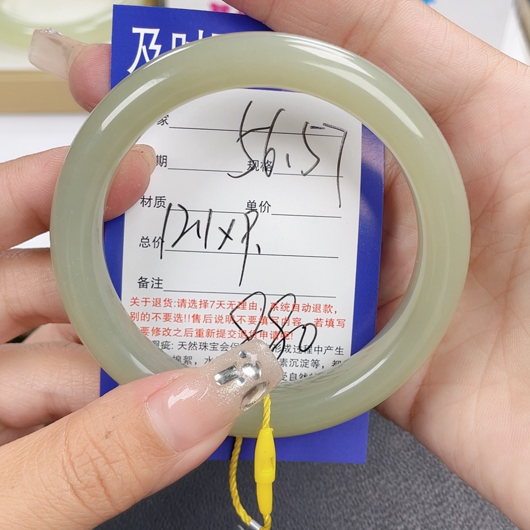 和田玉未镶嵌手镯