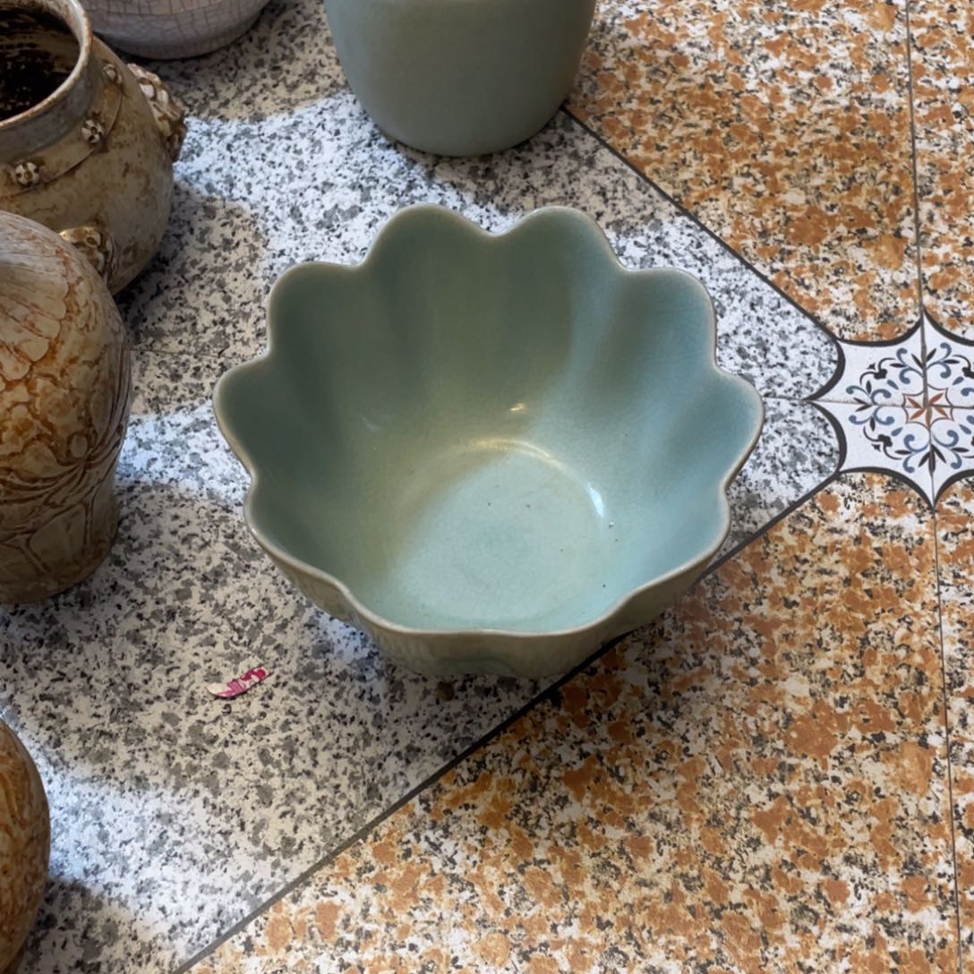 赏品汝莲花碗一个