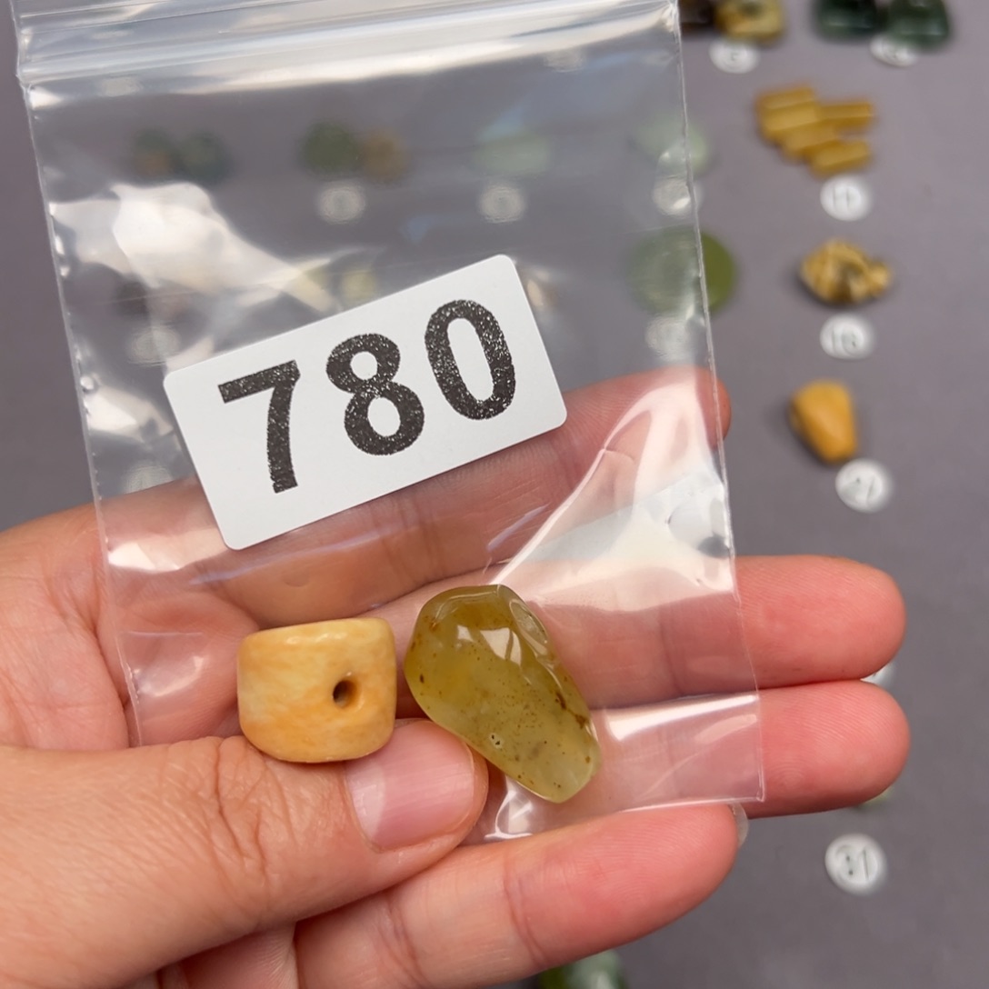 未镶嵌蛇纹石玉颈饰创****贸微瑕不退不换