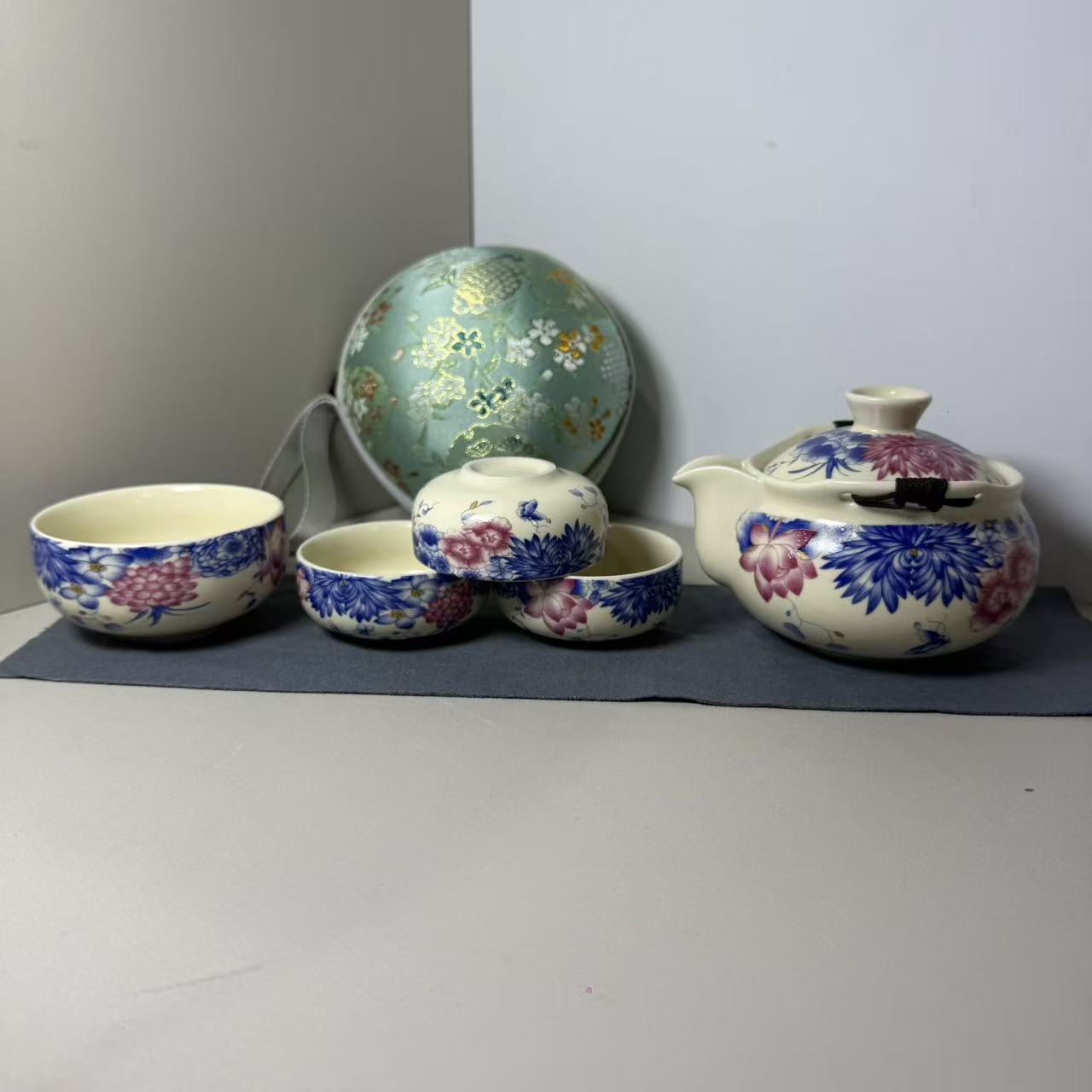 KK0899-蝶恋花手抓宝瓶一壶四杯＋刺绣包＋茶巾