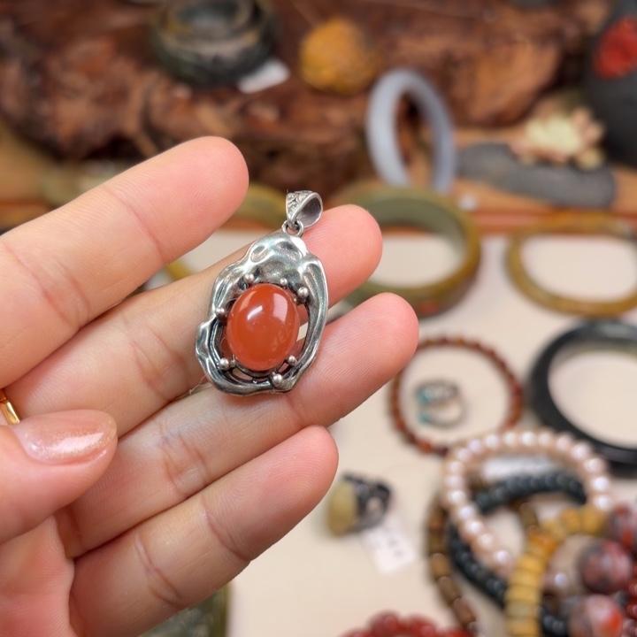 不***埃南红玛瑙未镶嵌颈饰