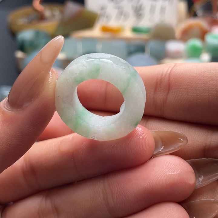 定制翡翠未镶嵌戒指