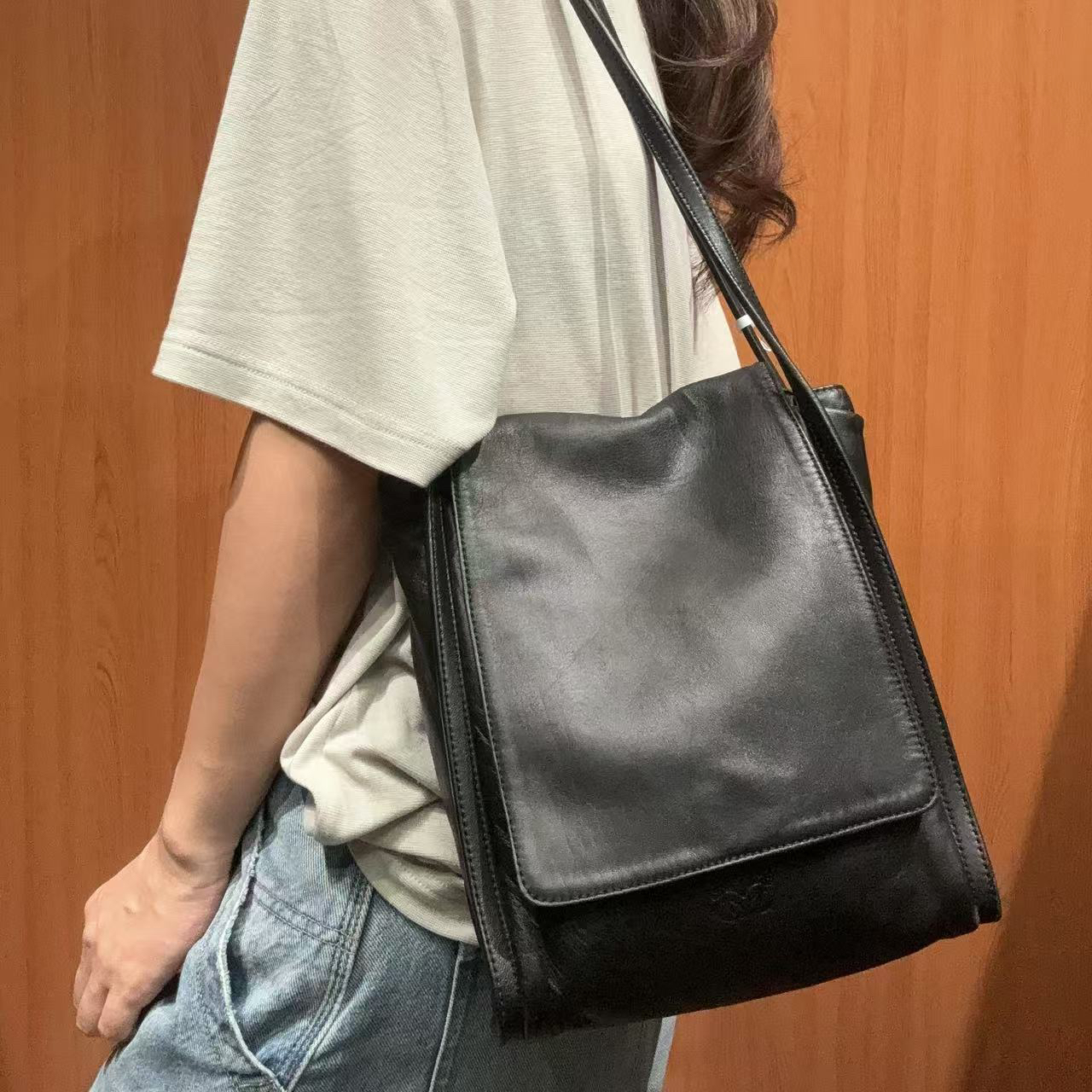 95新 LOEWE/罗意威 【福利】 1HF811 黑色腋下包