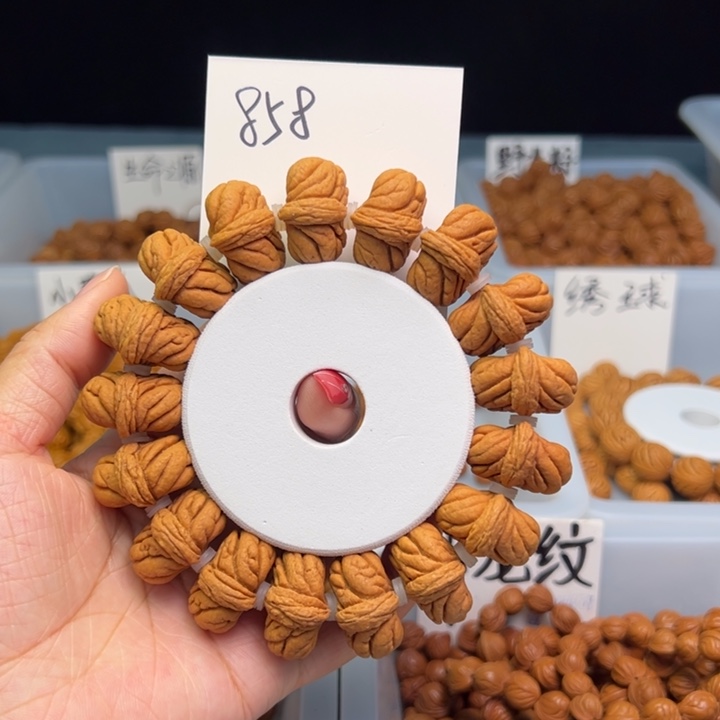 桃核把件霸王龙精品