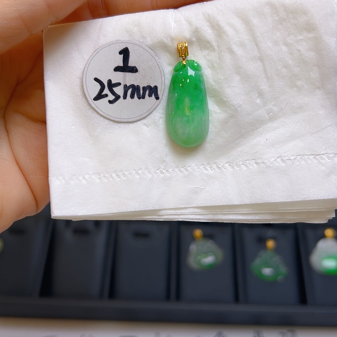 翡翠颈饰18K金镶嵌翡翠