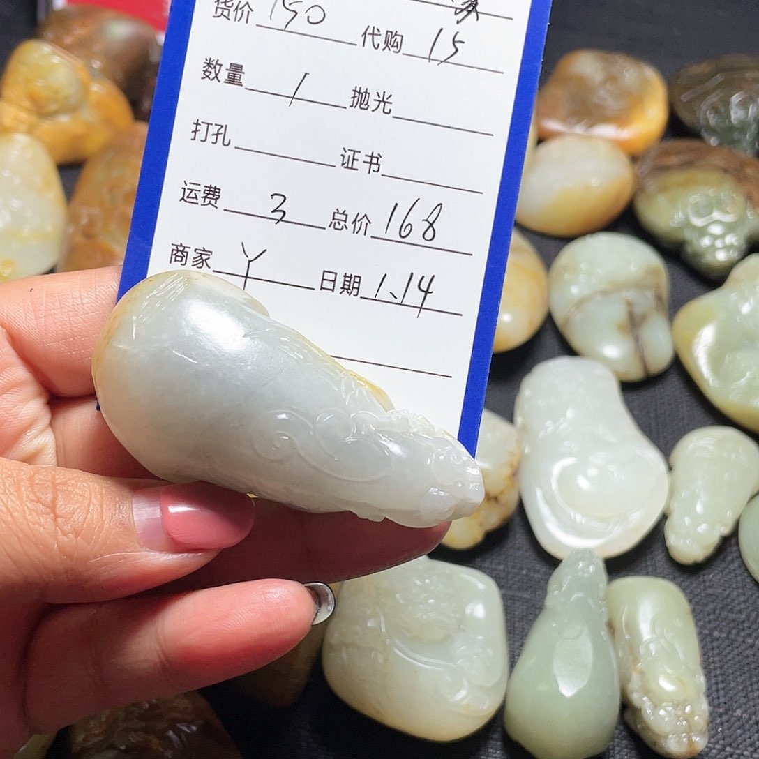 和田玉吊坠(不含链)未镶嵌抱****梦