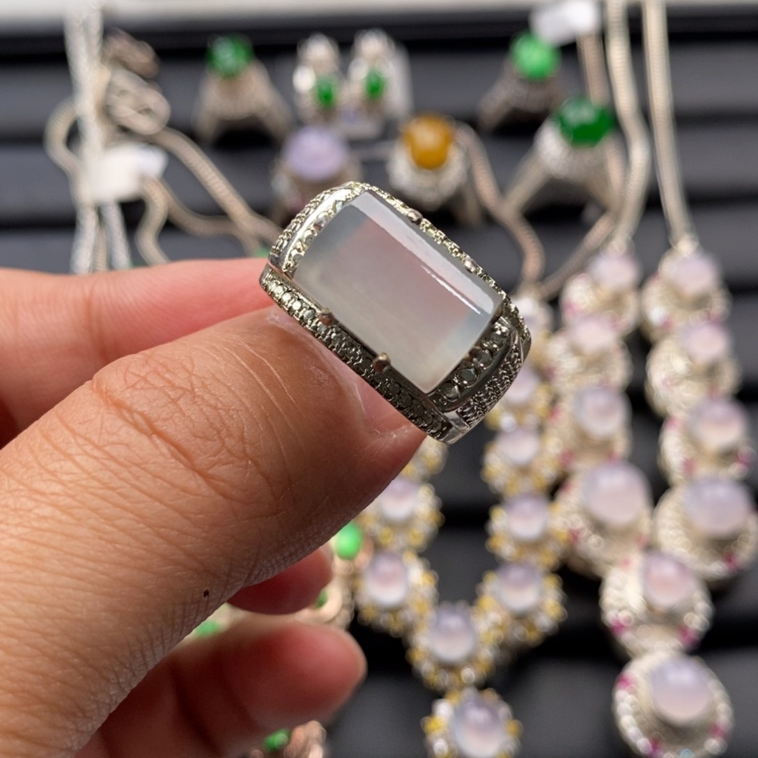 定制翡翠未镶嵌缅甸天然翡翠白冰马鞍无事牌