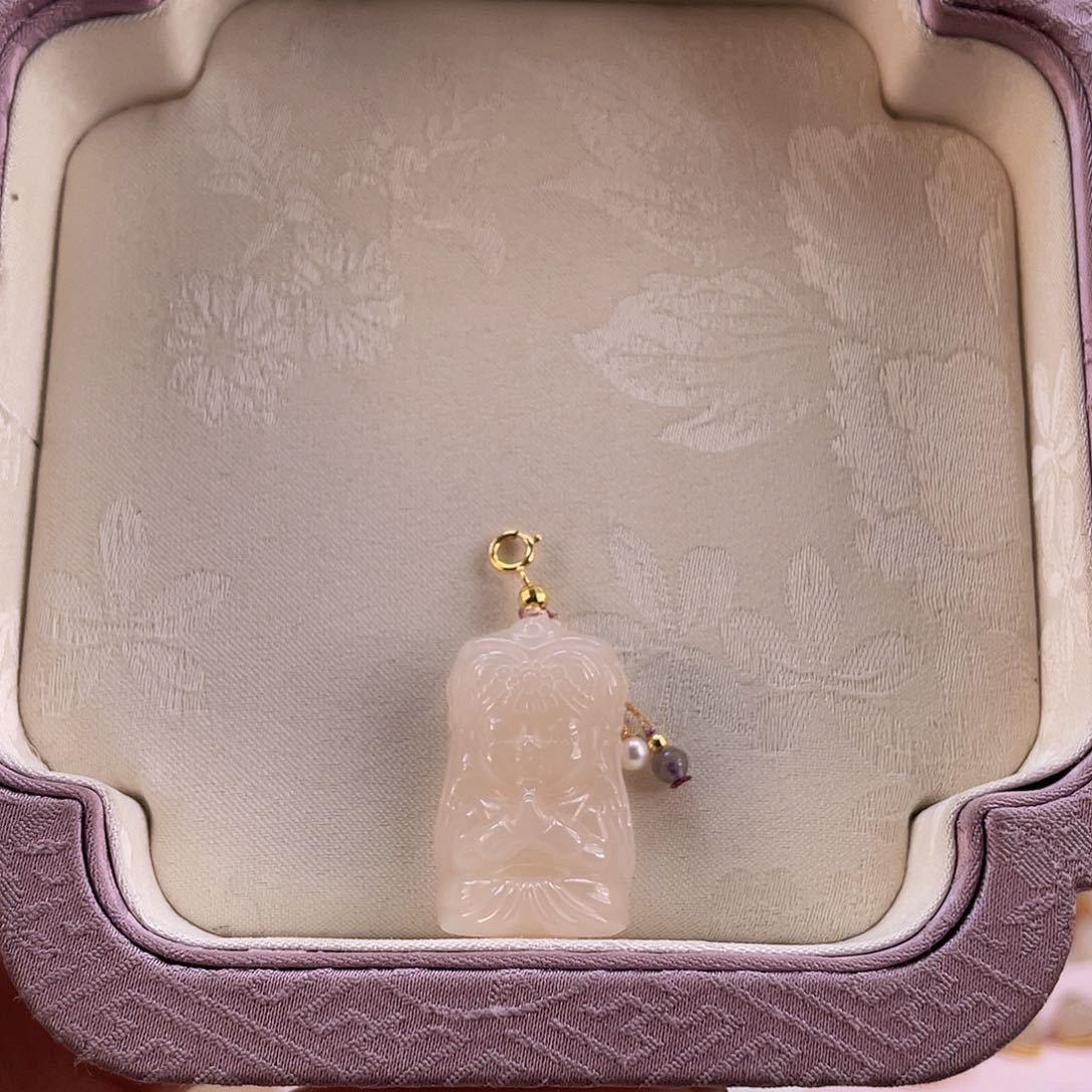 和田玉颈饰18K金镶嵌貅*