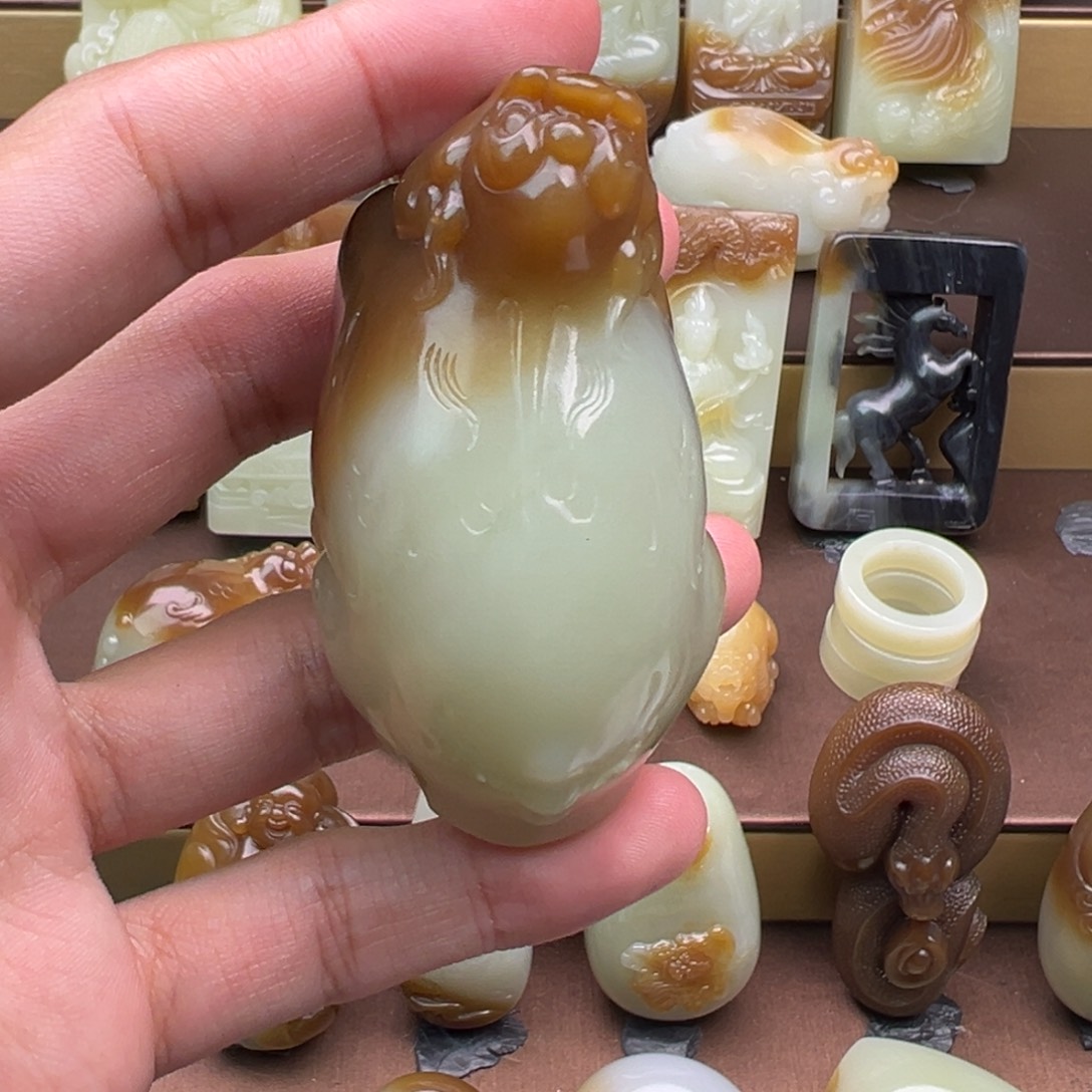 亿***通和田玉（糖玉）未镶嵌颈饰