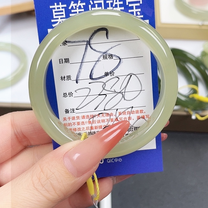和田玉手镯未镶嵌