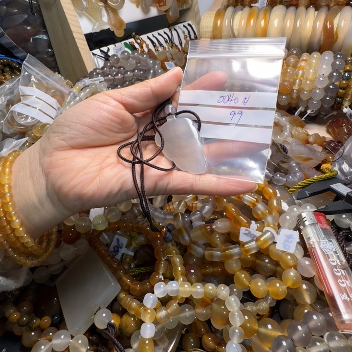 雨***菏玛瑙/玉髓未镶嵌颈饰0040……99