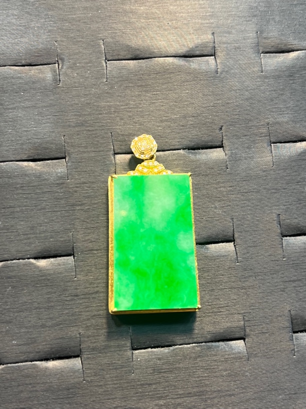 天然植物A，18k黄镶嵌方牌吊坠