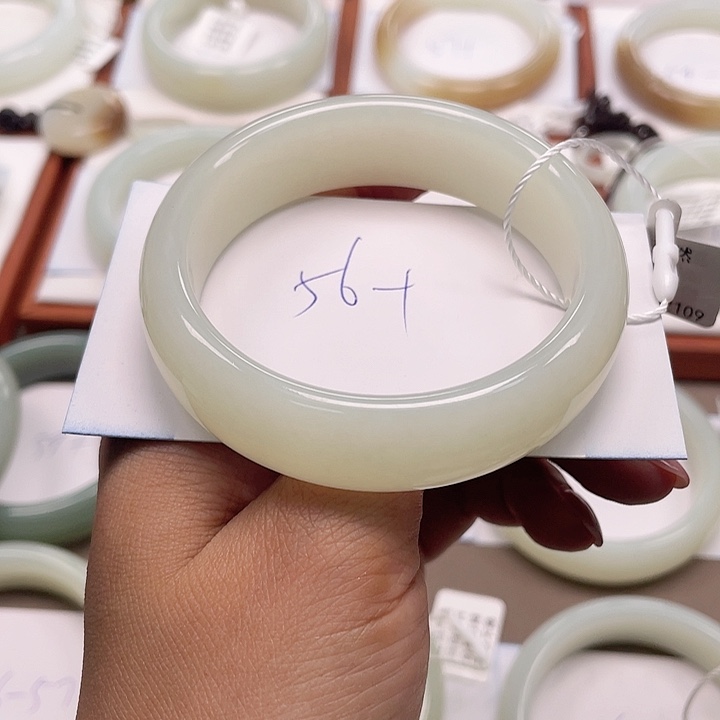 未镶嵌手镯和田玉