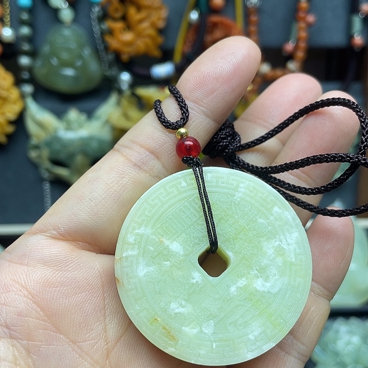 未镶嵌蛇纹石玉颈饰