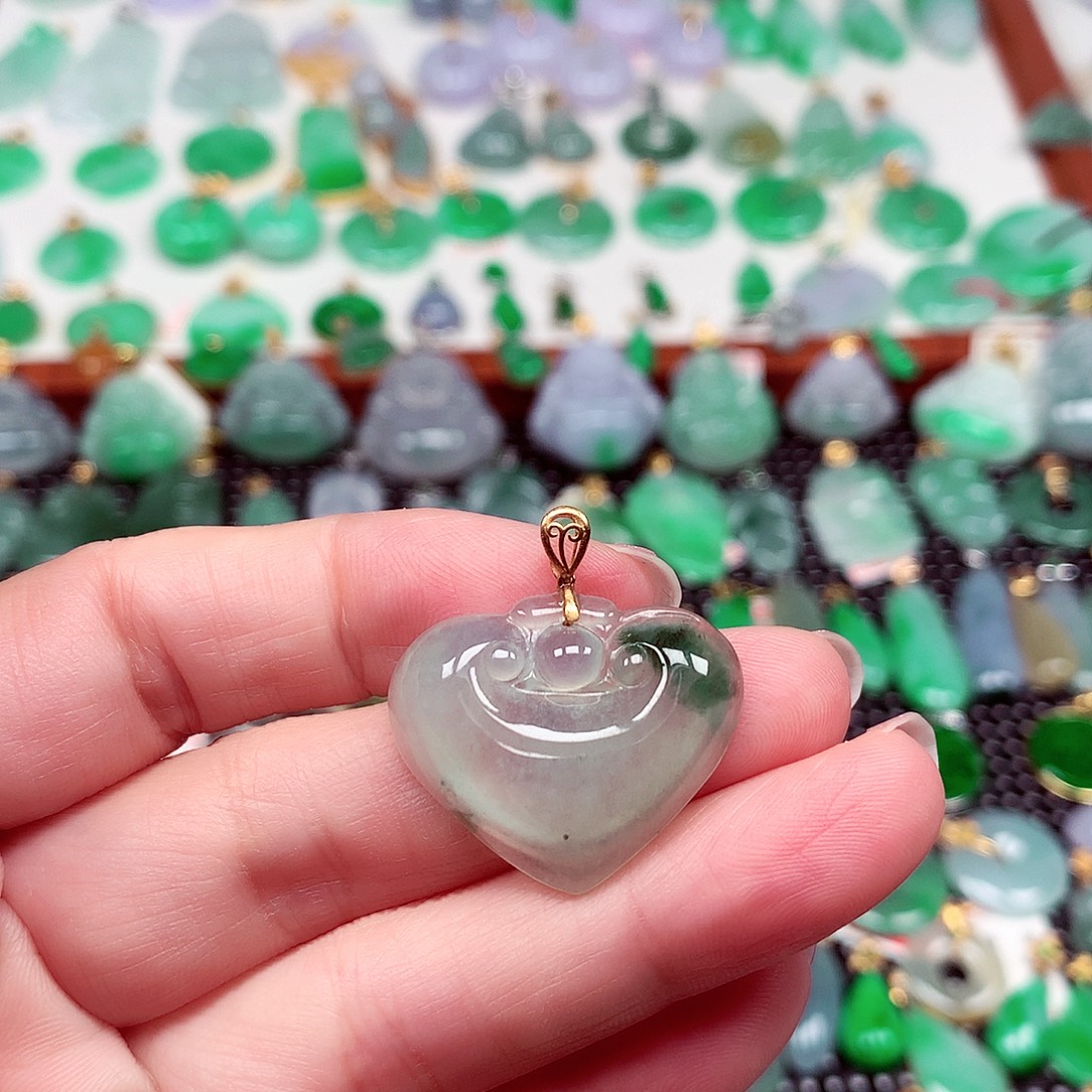 翡翠18K金镶嵌颈饰