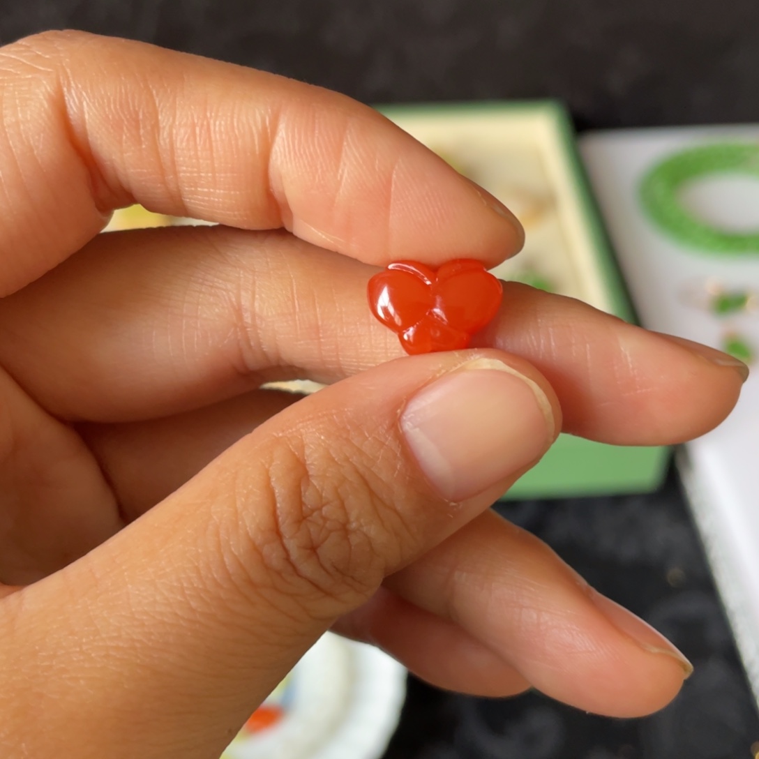 今***。南红玛瑙未镶嵌挂件