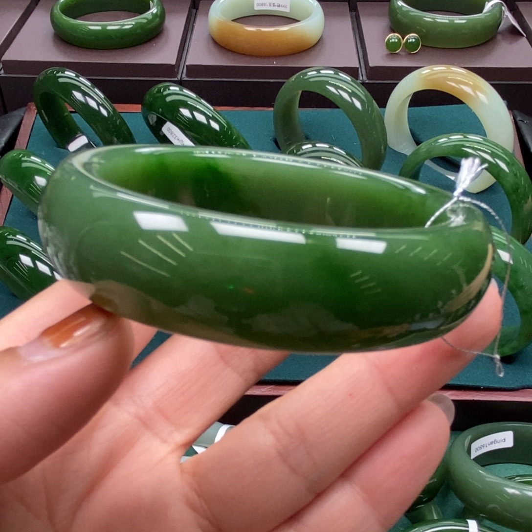 和田玉未镶嵌手镯