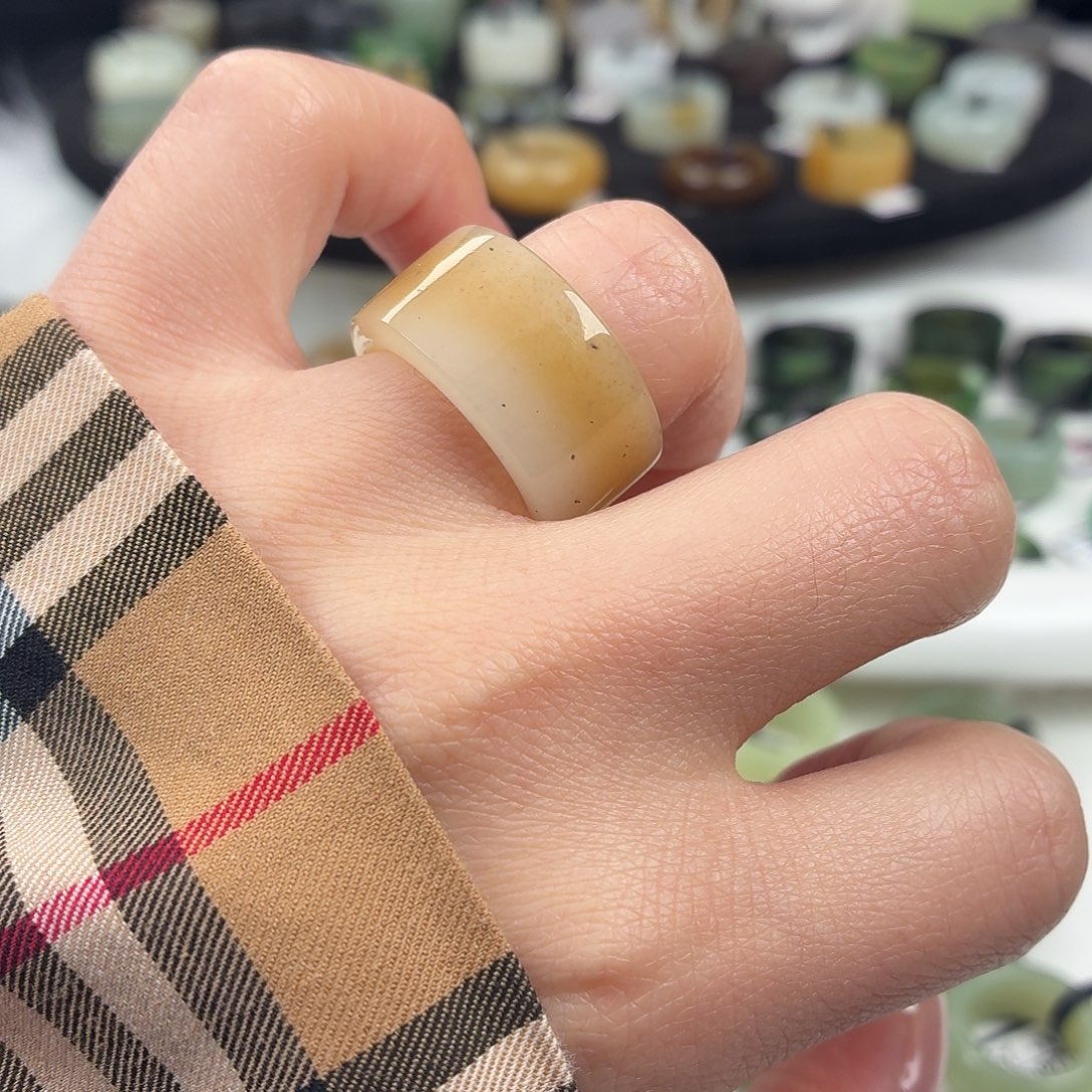 和田玉未镶嵌戒指S102点墨糖白圆切17.3