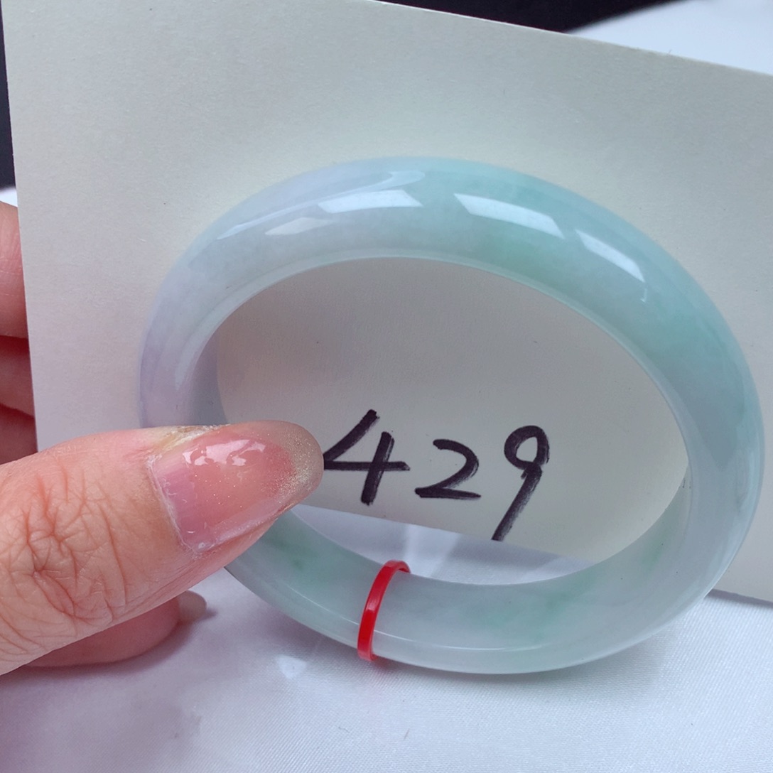 翡翠手镯未镶嵌翡翠