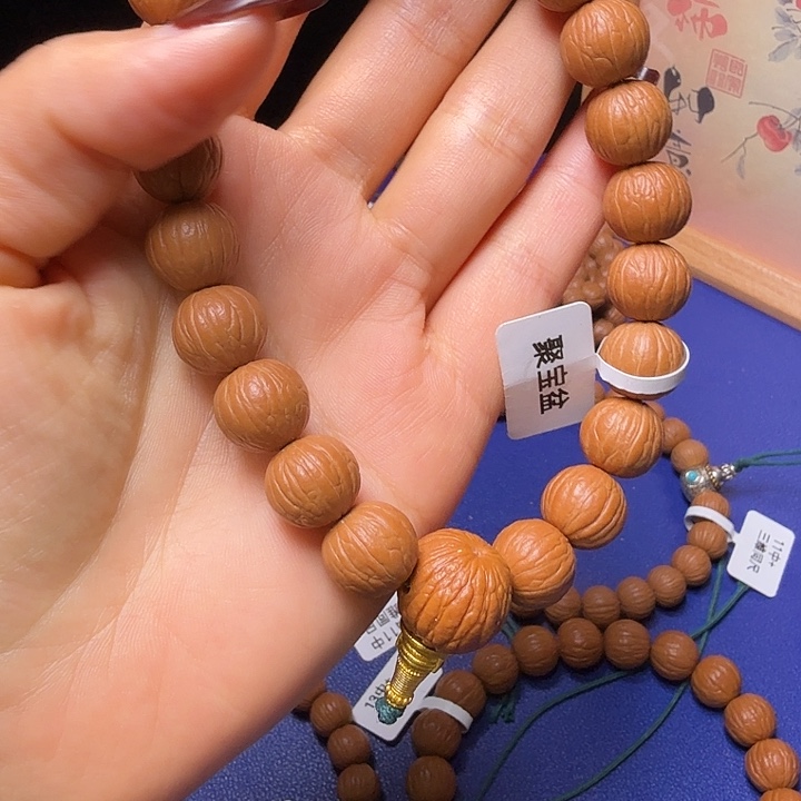 L***B猴头核桃吊坠聚宝盆