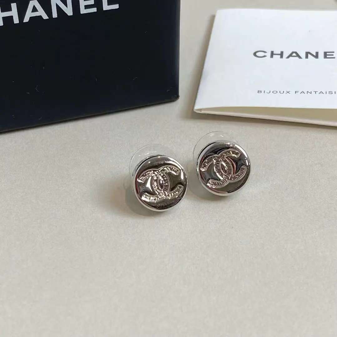 99新 Chanel/香奈儿 25C银色纽扣耳钉/ 50009033/代卖服务/12期