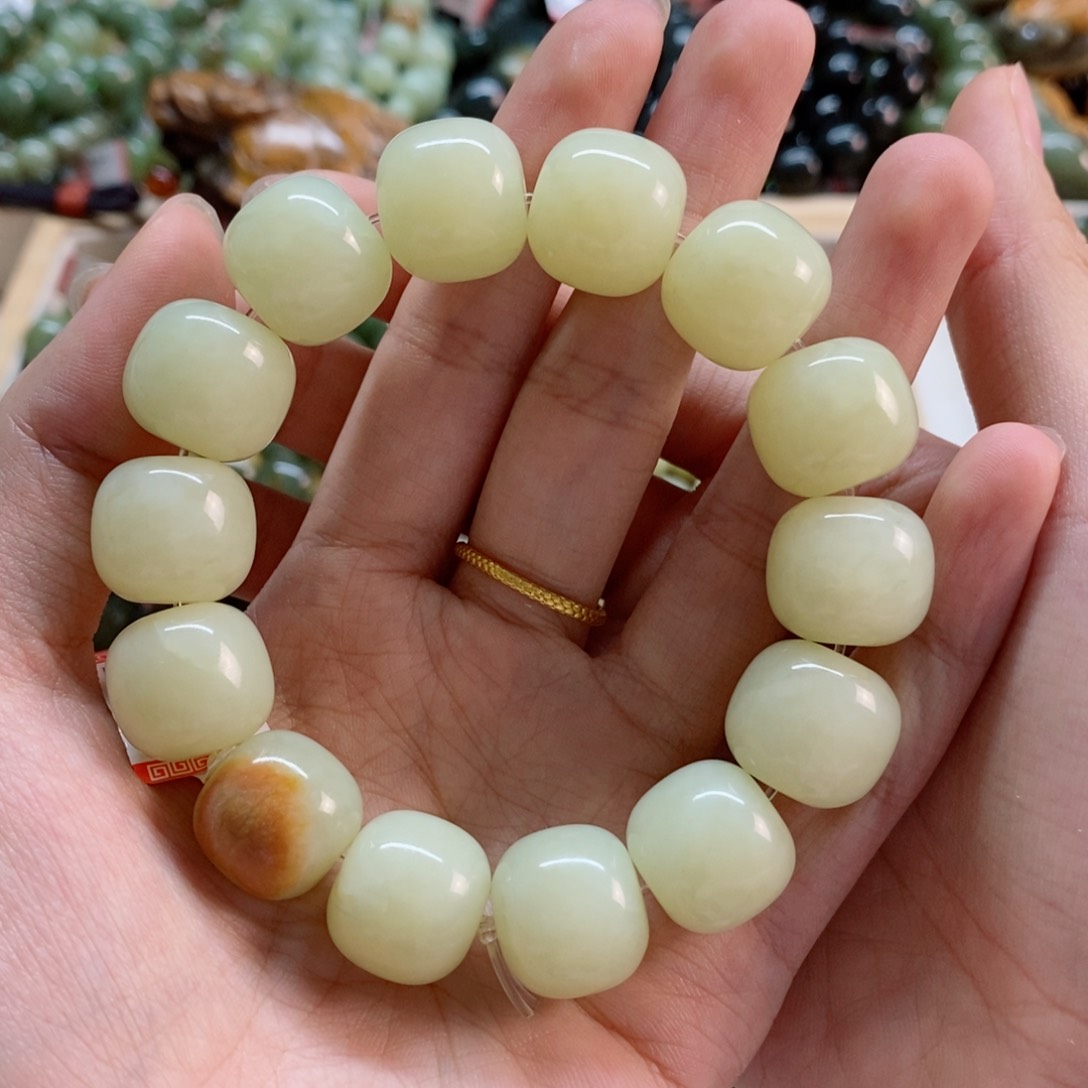 透闪石质玉手串未镶嵌