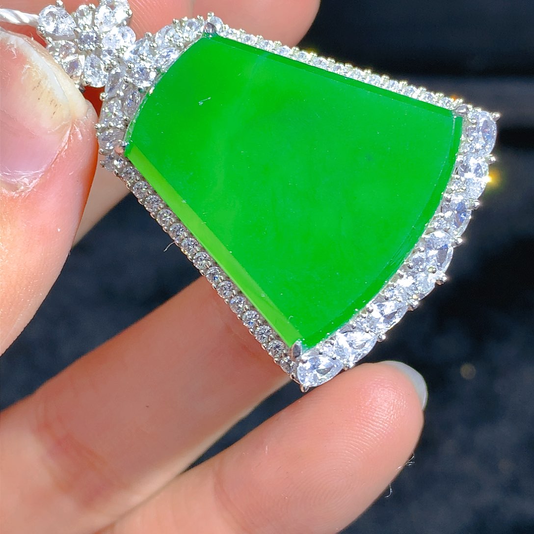 翡翠颈饰银S925镶嵌吊坠