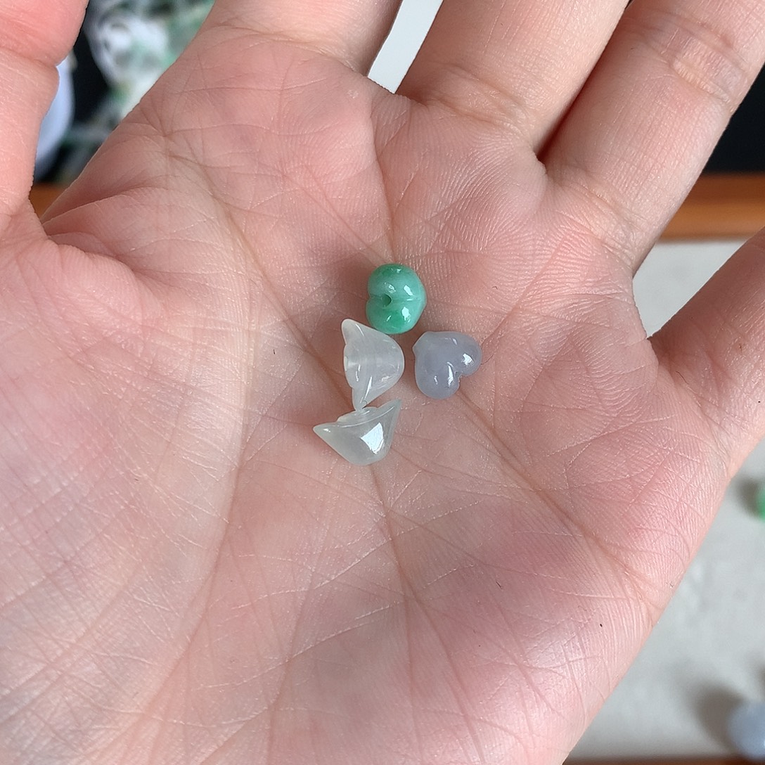 p***️翡翠未镶嵌颈饰一起