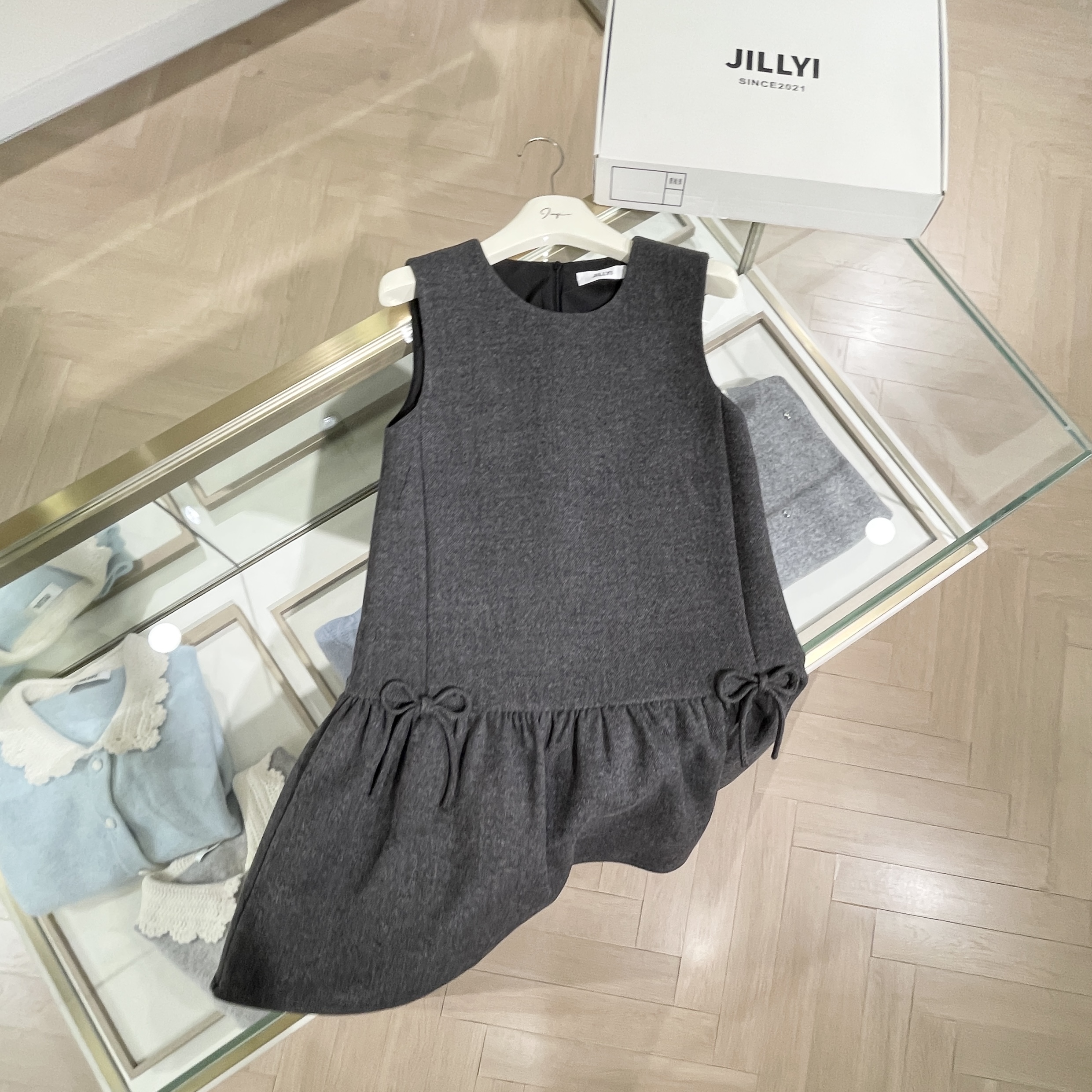 JILLYI【格雷公主】深灰色圆领腰间蝴蝶结少女气质连衣裙