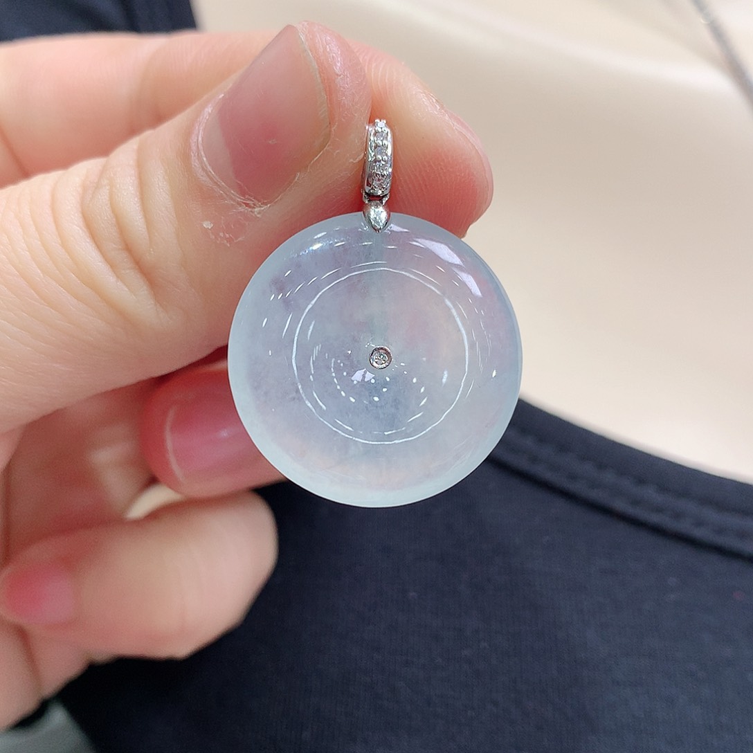 翡翠颈饰18K金镶嵌平安扣