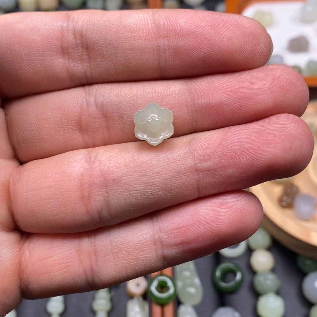 漫***雪和田玉未镶嵌颈饰