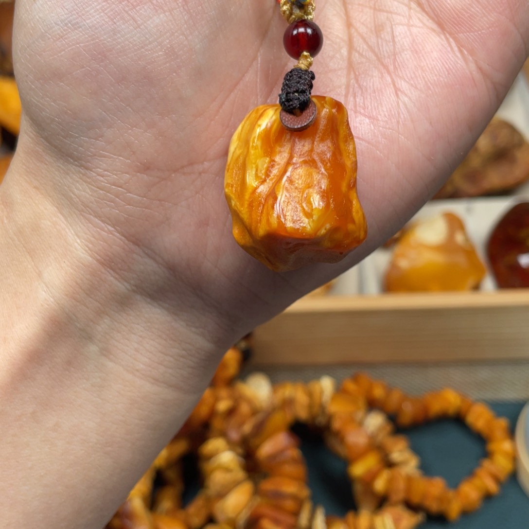 琥珀珠宝奇石未镶嵌