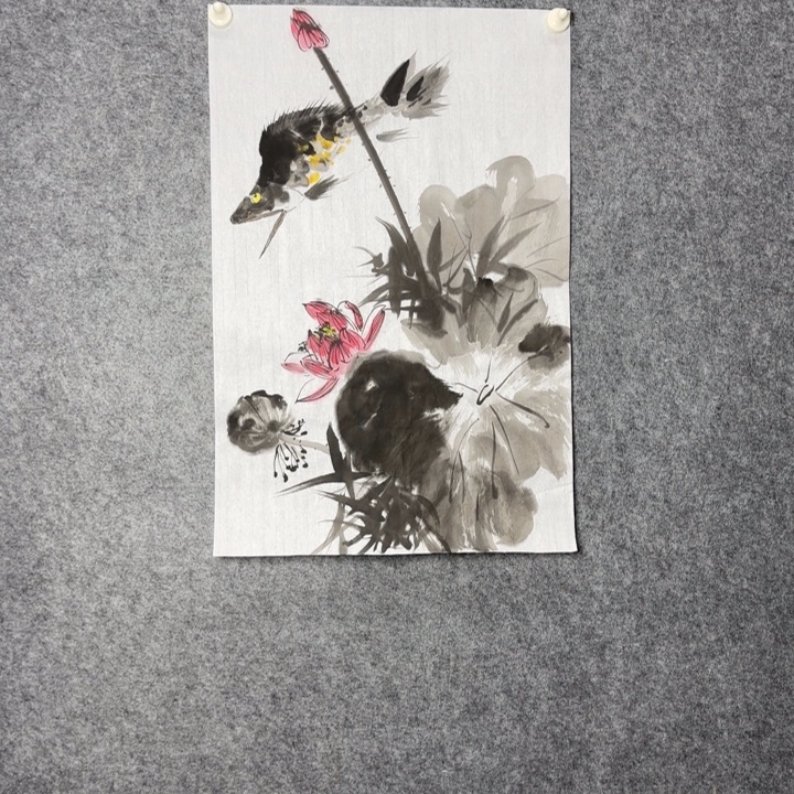 手绘写意荷花鱼图