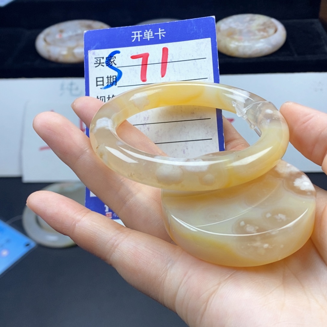 石英质玉手镯未镶嵌