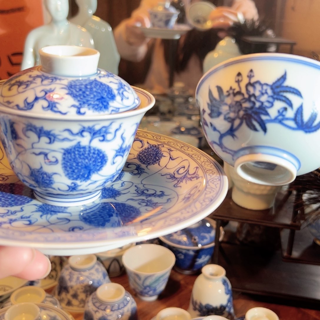 姐****香景德镇陶瓷青花盖碗