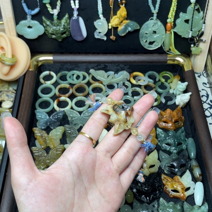 蛇纹石玉未镶嵌颈饰福利