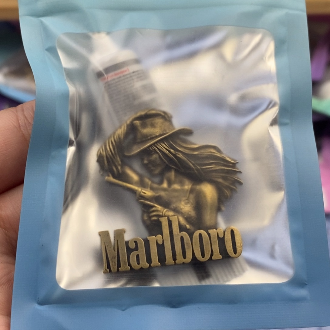 战壕万宝路威慑女郎