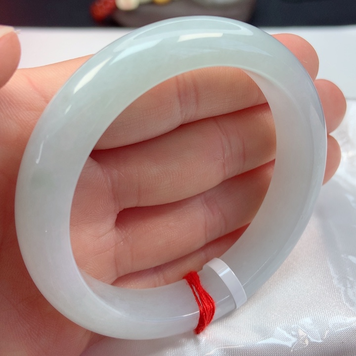 翡翠手镯未镶嵌54圈