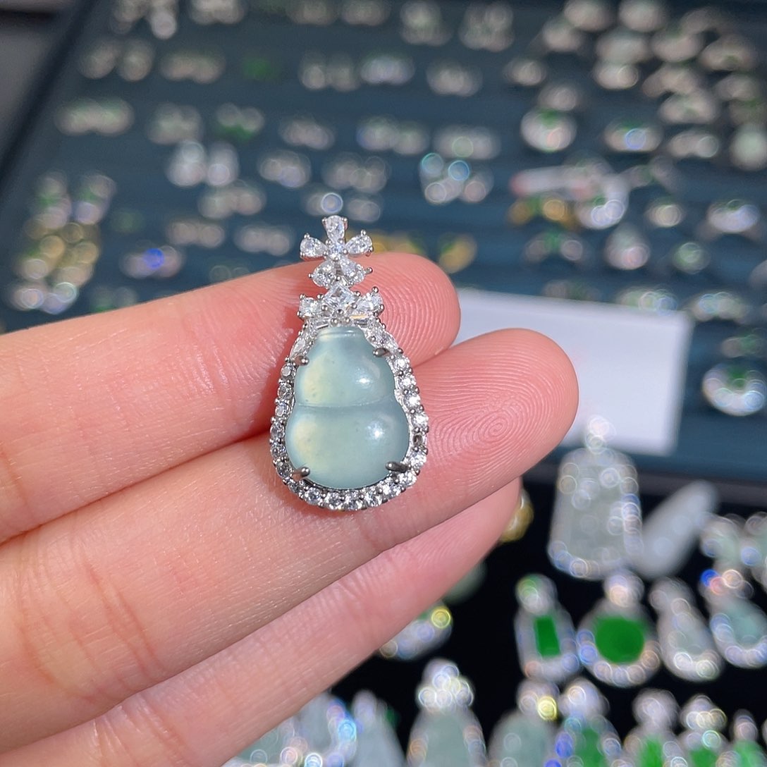 吊坠(不含链)未镶嵌翡翠