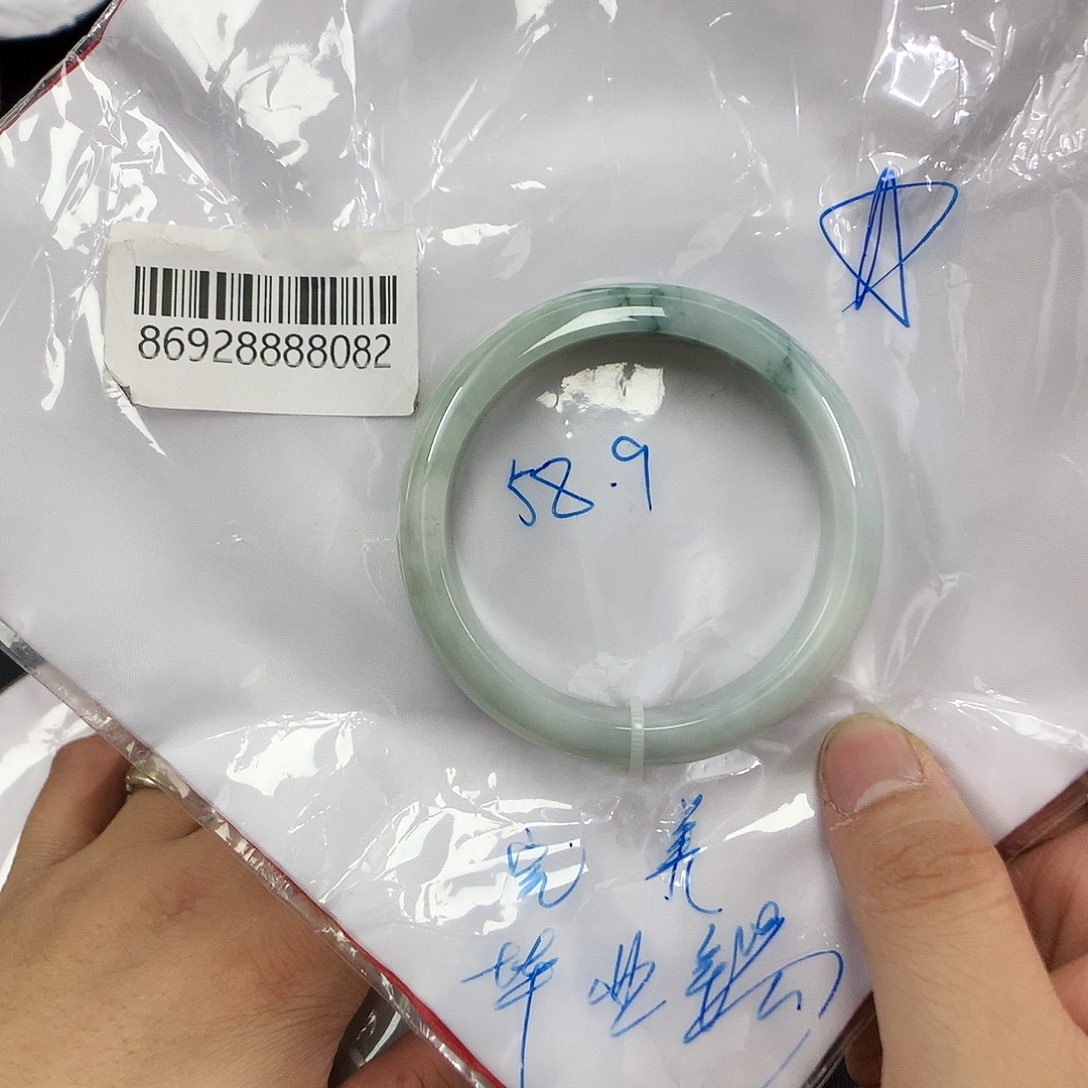 翡翠手镯未镶嵌天然缅甸翡翠手镯