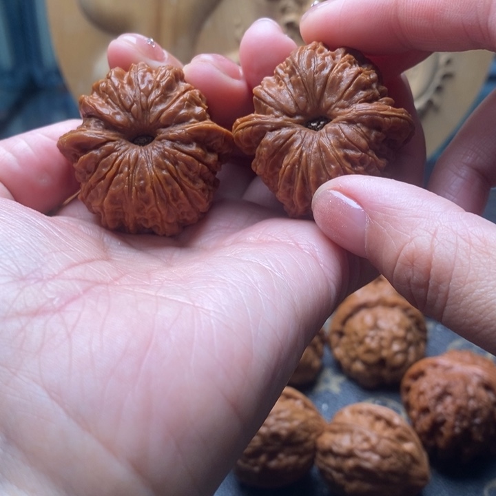 小***c把件文玩核桃血麒麟